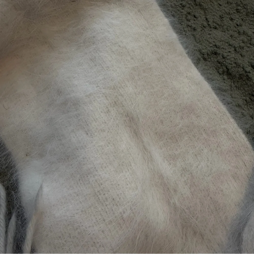 Angora rabbit hair fringe white scarf.